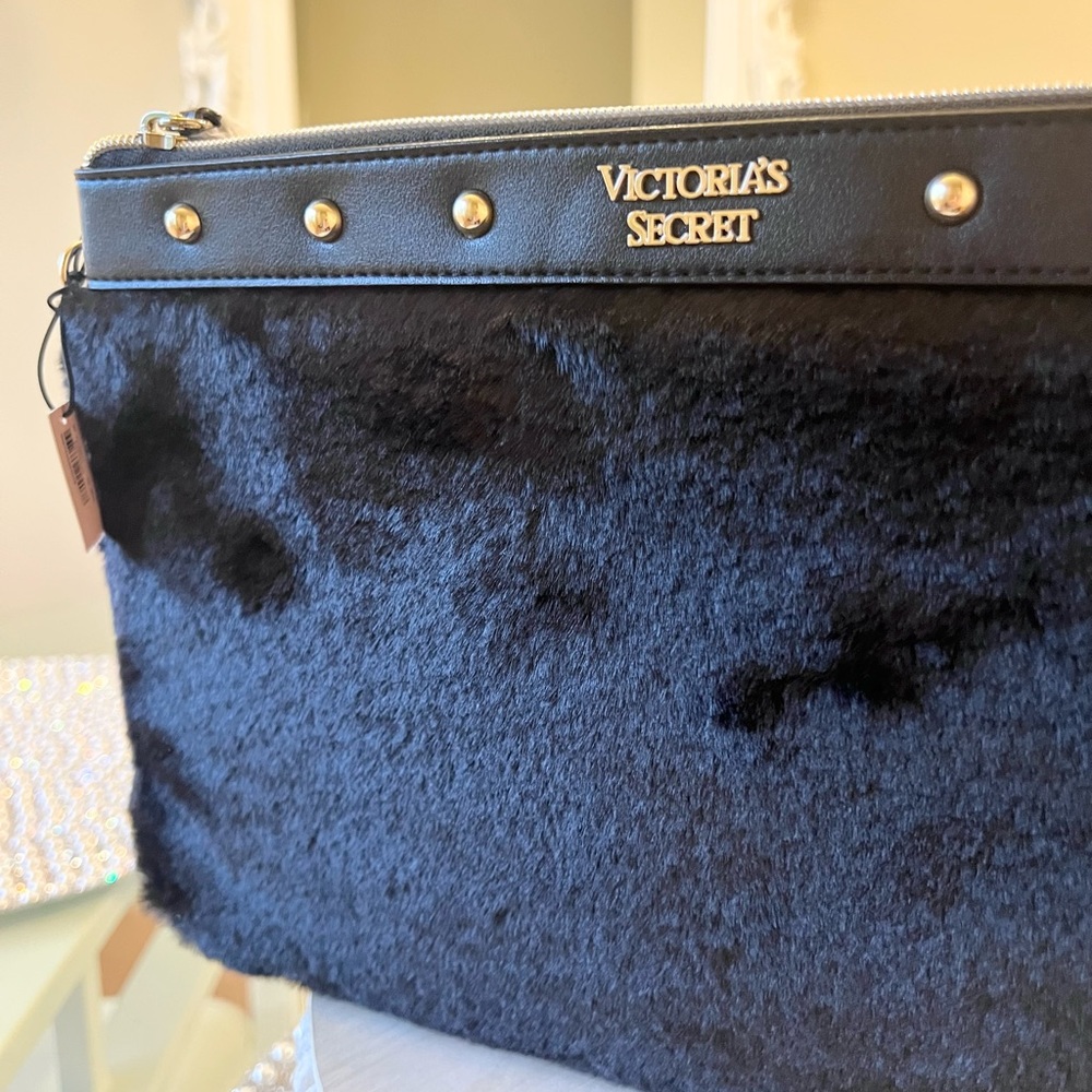 🖤 FAUX FUR Black Cosmetic Case Victoria’s Secret NEW - Picture 3 of 5